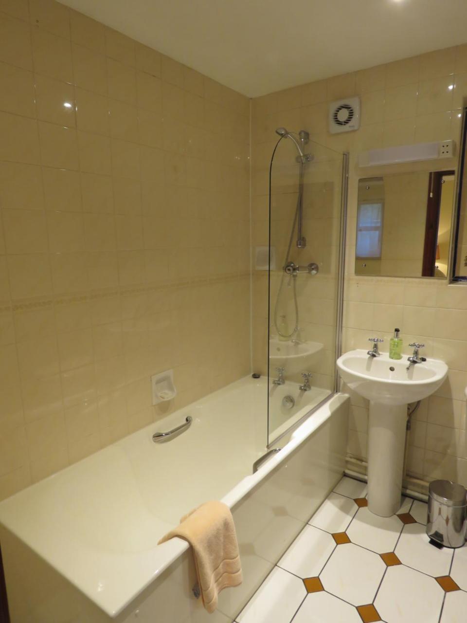 The Bay Horse Hotel And Restaurant Улверстон Экстерьер фото